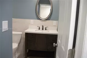 13900 Lake Placid Ct, Miami Lakes, FL 33014 - Photo 11
