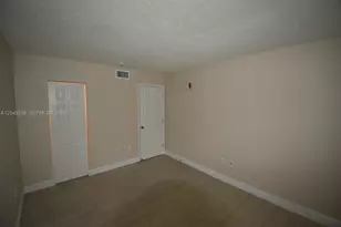 13900 Lake Placid Ct, Miami Lakes, FL 33014 - Photo 9