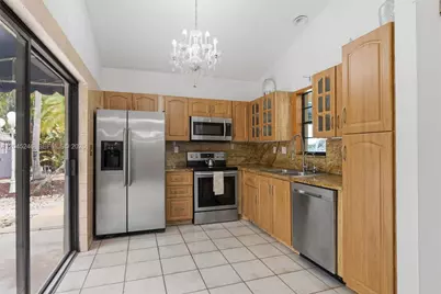 8165 NW 187th Ter, Hialeah, FL 33015 - Photo 11