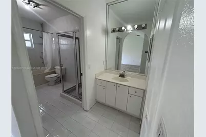 8842 NW 142nd Ln, Miami Lakes, FL 33018 - Photo 15