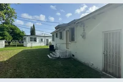 9025 NW 9th Ct, Miami, FL 33150 - Photo 9