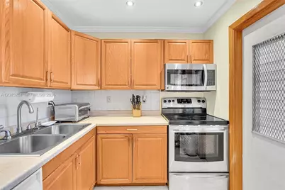 700 NE 14th Ave #307, Hallandale Beach, FL 33009 - Photo 15