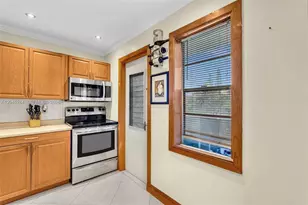 700 NE 14th Ave, Hallandale Beach, FL 33009 - Photo 11