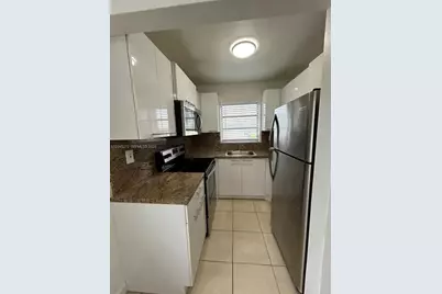 2435 Van Buren St #APT 1B, Hollywood, FL 33020 - Photo 5