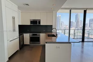 88 SW 7th St, Miami, FL 33130 - Photo 9