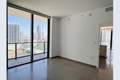 88 SW 7th St #1511, Miami, FL 33130 - Photo 15