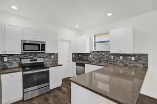 2502 NE 1st St, Homestead, FL 33033 - Photo 11