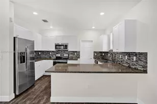 2502 NE 1st St, Homestead, FL 33033 - Photo 9