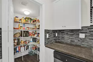 2502 NE 1st St, Homestead, FL 33033 - Photo 13