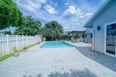 15810 N Wind Cir, Sunrise, FL 33326 - Photo 37
