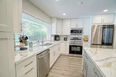 15810 N Wind Cir, Sunrise, FL 33326 - Photo 17