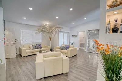 15810 N Wind Cir, Sunrise, FL 33326 - Photo 11