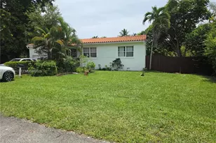 10801 NE 10th Ave, Biscayne Park, FL 33161 - Photo 17