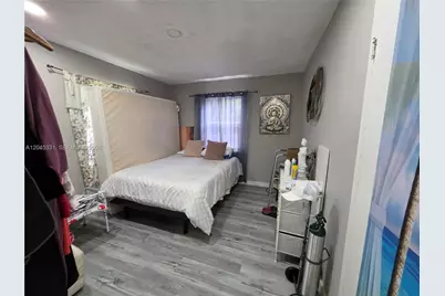 10801 NE 10th Ave, Biscayne Park, FL 33161 - Photo 13