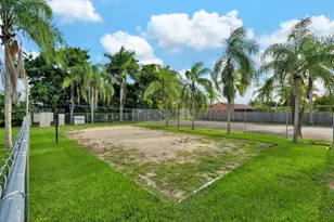 768 SW 9th St, Florida City, FL 33034 - Photo 29