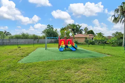 768 SW 9th St, Florida City, FL 33034 - Photo 27