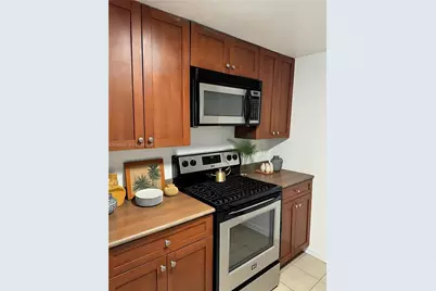 36 NW 6th Ave #601, Miami, FL 33128 - Photo 3