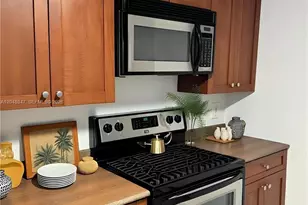 36 NW 6th Ave, Miami, FL 33128 - Photo 3