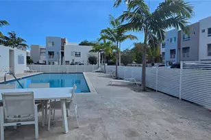 2535 NE 193rd St, Miami, FL 33180 - Photo 27