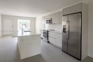2535 NE 193rd St, Miami, FL 33180 - Photo 3