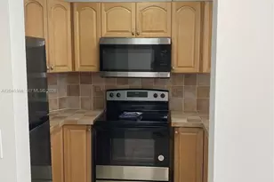 6995 NW 186th St, Hialeah, FL 33015 - Photo 13