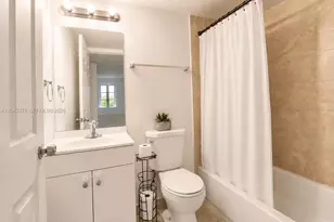7090 NW 179th St, Hialeah, FL 33015 - Photo 13