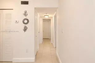 7090 NW 179th St, Hialeah, FL 33015 - Photo 7