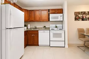 7090 NW 179th St, Hialeah, FL 33015 - Photo 5