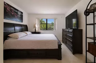 7090 NW 179th St, Hialeah, FL 33015 - Photo 9