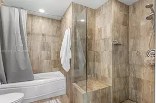 300 S Biscayne Blvd, Miami, FL 33131 - Photo 13