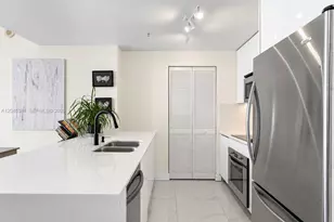 300 S Biscayne Blvd, Miami, FL 33131 - Photo 9