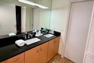 300 S Biscayne Blvd, Miami, FL 33131 - Photo 13