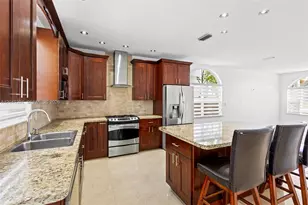 15835 NW 7th St, Pembroke Pines, FL 33028 - Photo 5