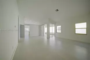2924 NW 99th Pl, Doral, FL 33172 - Photo 5