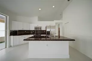 2924 NW 99th Pl, Doral, FL 33172 - Photo 11