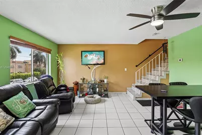 1300 W 53rd St #25, Hialeah, FL 33012 - Photo 9