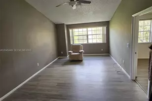 18306 NW 68th Ave, Hialeah, FL 33015 - Photo 15