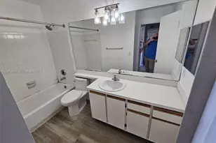 18306 NW 68th Ave, Hialeah, FL 33015 - Photo 21