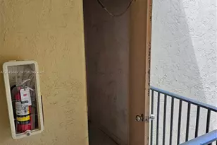 18306 NW 68th Ave, Hialeah, FL 33015 - Photo 13