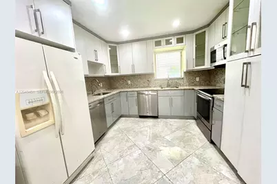 611 NE 171st St, North Miami Beach, FL 33162 - Photo 11