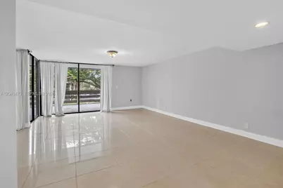 120 SW 96th Ter #204, Plantation, FL 33324 - Photo 7