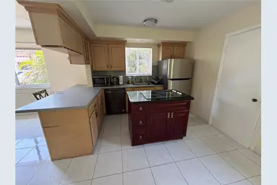 2862 SW 38 Ave #back, Miami, FL 33134 - Photo 9