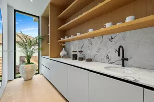 1015 S Southlake Dr, Hollywood, FL 33019 - Photo 29