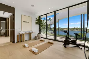 1015 S Southlake Dr, Hollywood, FL 33019 - Photo 23