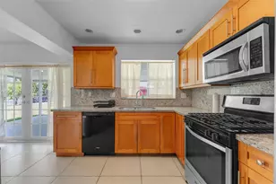 12061 SW 119th St, Miami, FL 33186 - Photo 7