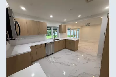 8090 W 18th Lane Rd, Hialeah, FL 33014 - Photo 3