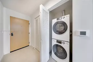 11 NE 6th St, Miami, FL 33132 - Photo 19