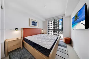 11 NE 6th St, Miami, FL 33132 - Photo 13