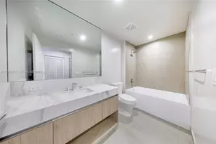 11 NE 6th St, Miami, FL 33132 - Photo 7