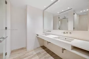 1100 Biscayne Blvd, Miami, FL 33132 - Photo 35